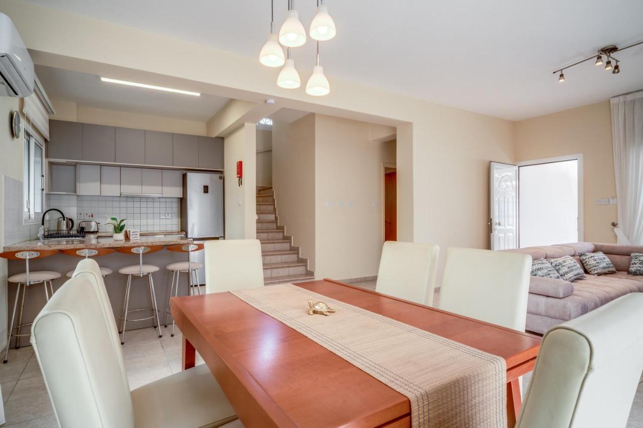 Amphitrite Villa Paralimni Esterno foto