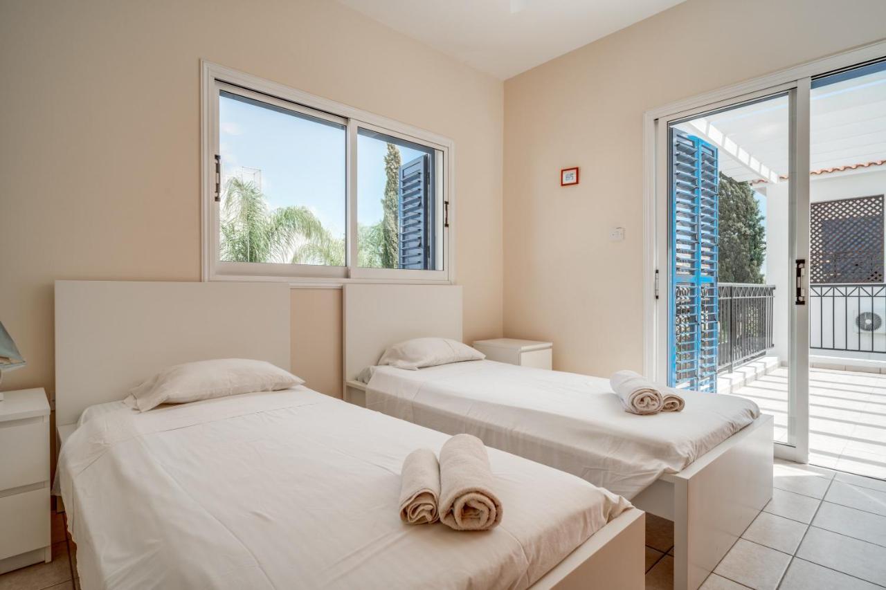 Amphitrite Villa Paralimni Esterno foto